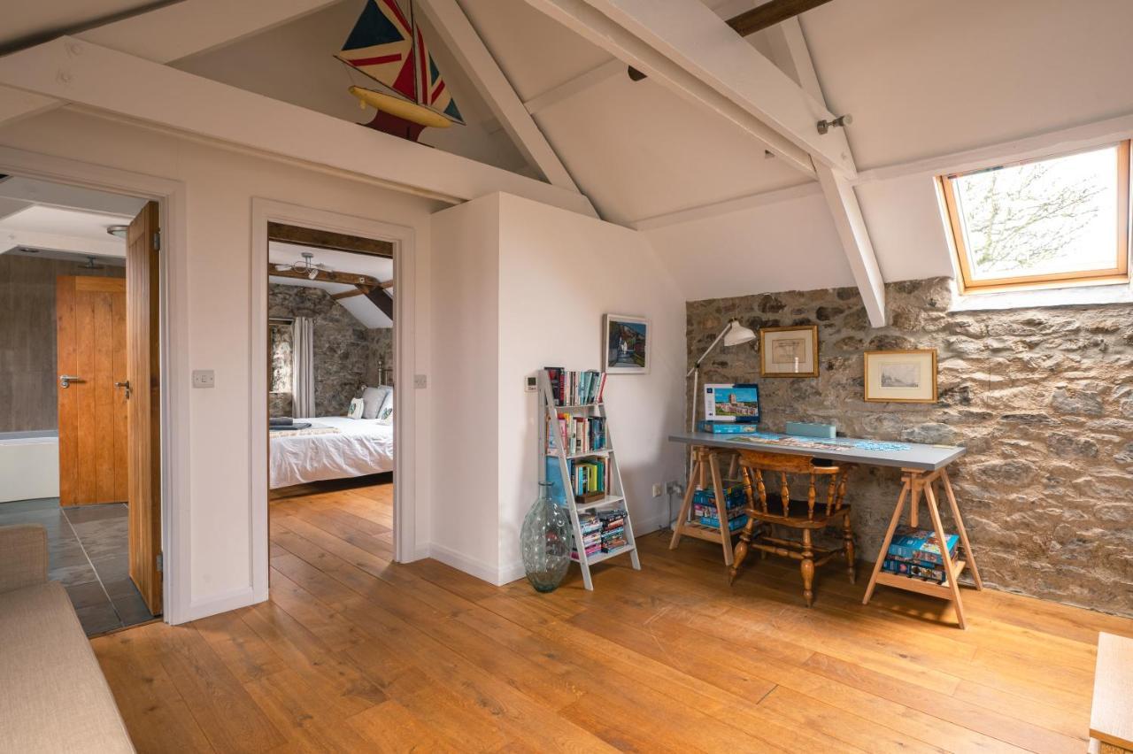 Stunning Converted Granary In Heart Of St Davids Apartment Exterior photo