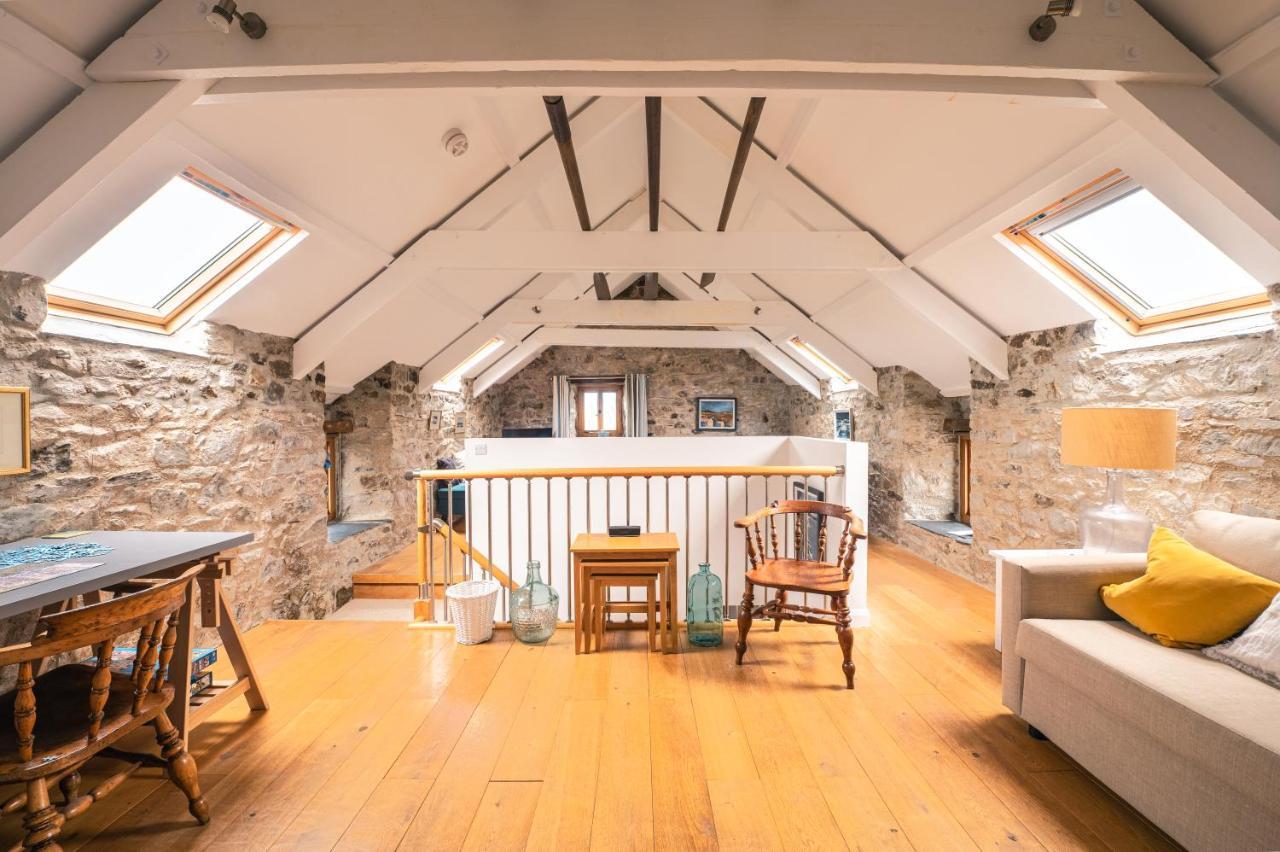 Stunning Converted Granary In Heart Of St Davids Apartment Exterior photo