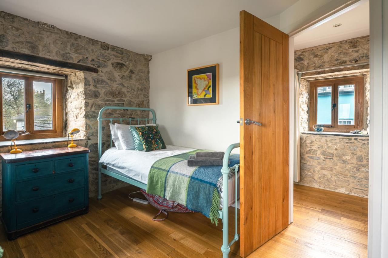 Stunning Converted Granary In Heart Of St Davids Exterior photo