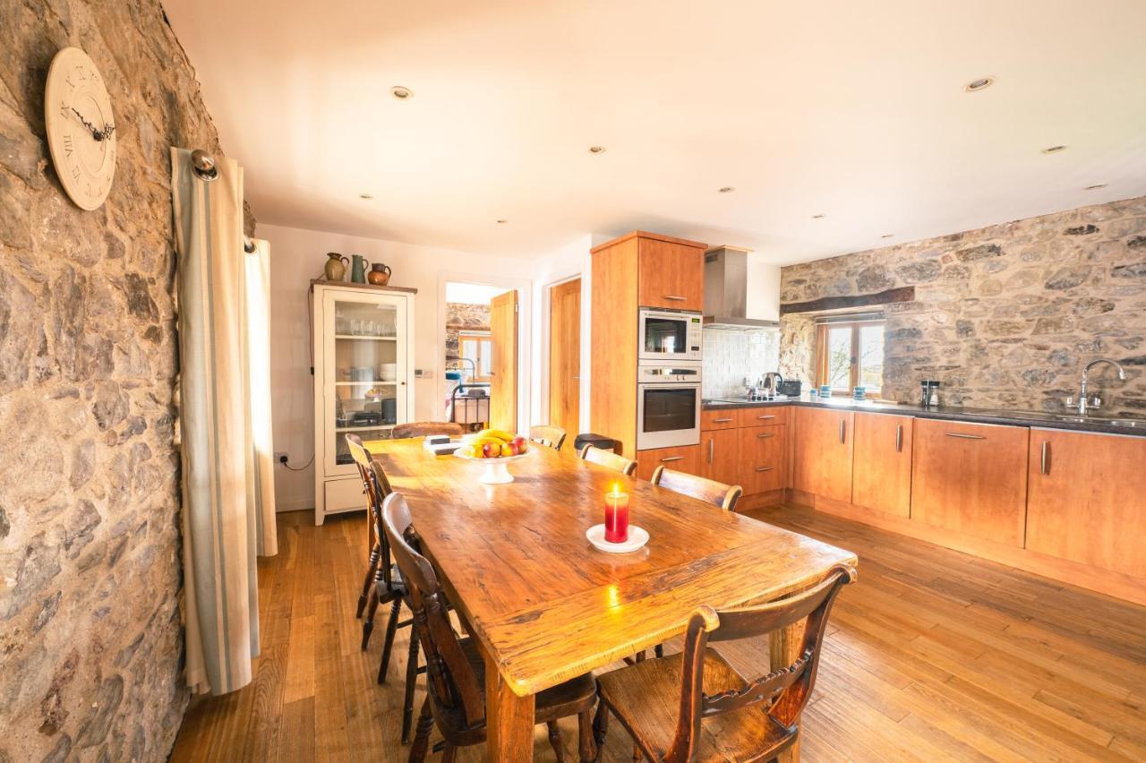 Stunning Converted Granary In Heart Of St Davids Exterior photo